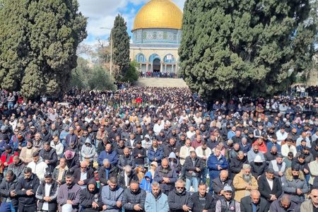 100 ألف مصل يؤدون صلاة الجمعة الثانية من رمضان في المسجد الأقصى