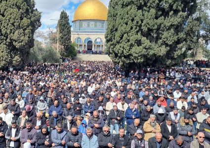 100 ألف مصل يؤدون صلاة الجمعة الثانية من رمضان في المسجد الأقصى