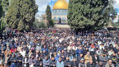 100 ألف مصل يؤدون صلاة الجمعة الثانية من رمضان في المسجد الأقصى