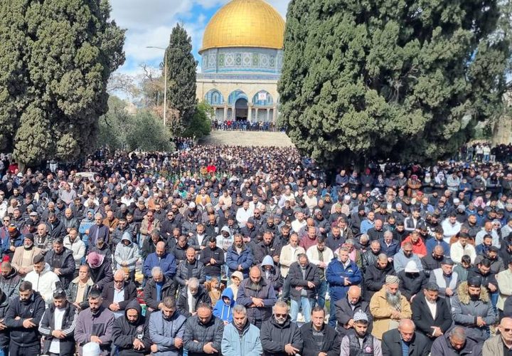 100 ألف مصل يؤدون صلاة الجمعة الثانية من رمضان في المسجد الأقصى