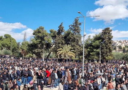 100 ألف مصل يؤدون صلاة الجمعة الثانية من رمضان في المسجد الأقصى