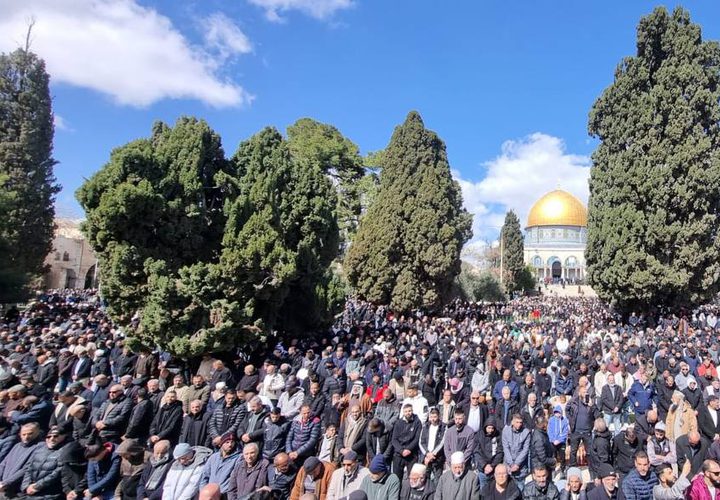 100 ألف مصل يؤدون صلاة الجمعة الثانية من رمضان في المسجد الأقصى