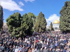 100 ألف مصل يؤدون صلاة الجمعة الثانية من رمضان في المسجد الأقصى