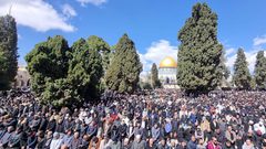 100 ألف مصل يؤدون صلاة الجمعة الثانية من رمضان في المسجد الأقصى