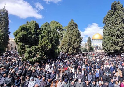 100 ألف مصل يؤدون صلاة الجمعة الثانية من رمضان في المسجد الأقصى