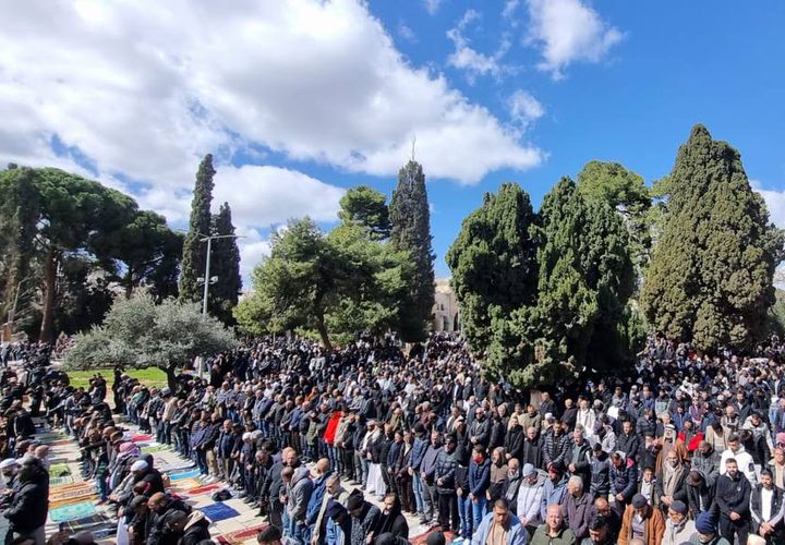 100 ألف مصل يؤدون صلاة الجمعة الثانية من رمضان في المسجد الأقصى