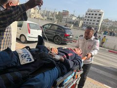 إصابة متضامنين أجنبيين في هجوم للمستوطنين على قصرة جنوب نابلس