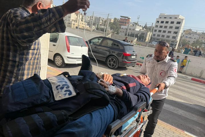 إصابة متضامنين أجنبيين في هجوم للمستوطنين على قصرة جنوب نابلس