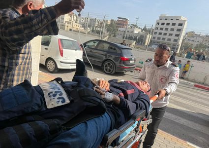 إصابة متضامنين أجنبيين في هجوم للمستوطنين على قصرة جنوب نابلس