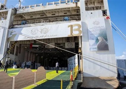 ضمن عملية “الفارس الشهم 3”..7300 طن من المساعدات يرسو في ميناء العريش