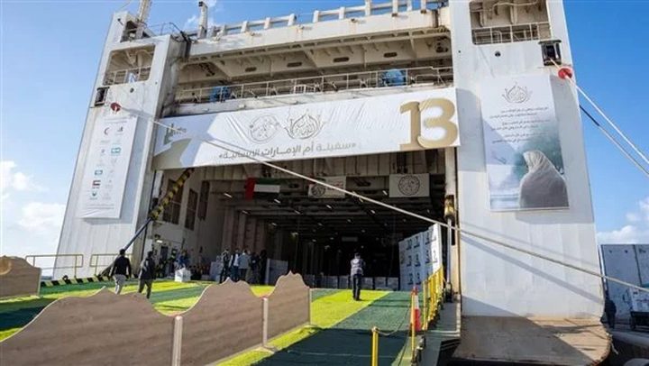 ضمن عملية “الفارس الشهم 3”..7300 طن من المساعدات يرسو في ميناء العريش