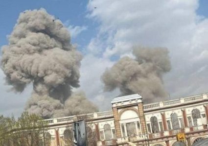 دوي انفجارات في البحرين والكويت وأبو ظبي وإغلاق مؤقت للمجالات الجوية