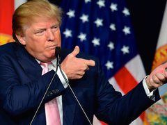 ترامب يعلن عملية عسكرية واسعة: "استسلام أو الموت للحرس الثوري"