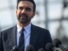 عمدة نيويورك يصف الضربات الأميركية–الإسرائيلية على إيران بأنها تصعيد كارثي