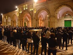 الاحتلال يمنع أداء صلاتي العشاء والتراويح في المسجد الأقصى