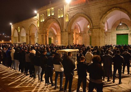 الاحتلال يمنع أداء صلاتي العشاء والتراويح في المسجد الأقصى