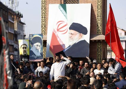 ثلاثة مسؤولين يشرفون على المرحلة الانتقالية في إيران بعد اغتيال خامنئي