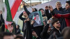 "مئات الآلاف من الإيرانيين يجوبون شوارع طهران تنديدا باغتيال الإمام الخامنئي"