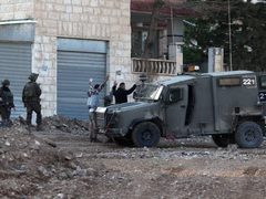 الاحتلال يعتقل شابا من مدينة جنين ويحول منازل لثكنات عسكرية في عرابة