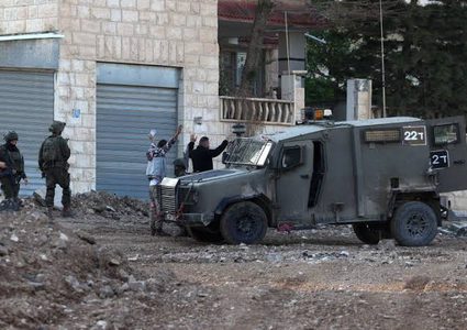 الاحتلال يعتقل شابا من مدينة جنين ويحول منازل لثكنات عسكرية في عرابة