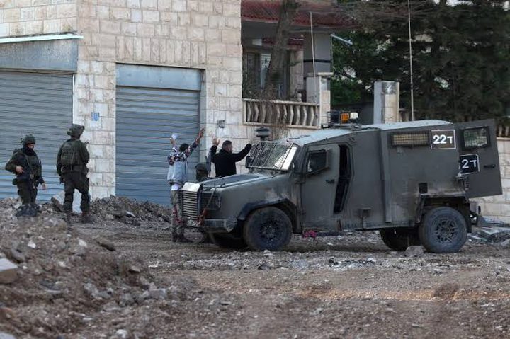 الاحتلال يعتقل شابا من مدينة جنين ويحول منازل لثكنات عسكرية في عرابة