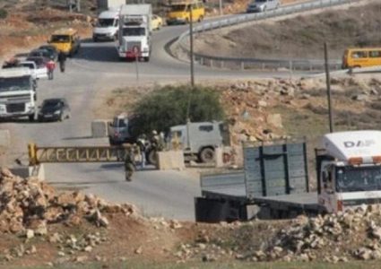 الاحتلال ينصب بوابة حديدية على مدخل دير جرير