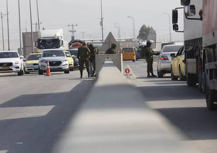 الاحتلال يواصل منع الخروج من محافظة أريحا