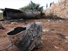 الشرطة: تلقينا بلاغات تفيد بسقوط شظايا صواريخ في عدد من المحافظات