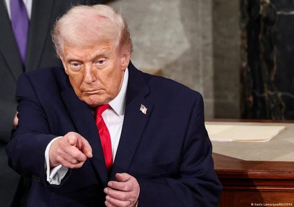 ترامب يهدد إيران بقوة عسكرية "غير مسبوقة" إذا ردت على الضربات الأمريكية