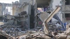 غزة.. قصف مدفعي وراء الخط الأصفر واسرائيل تغلق المعابر