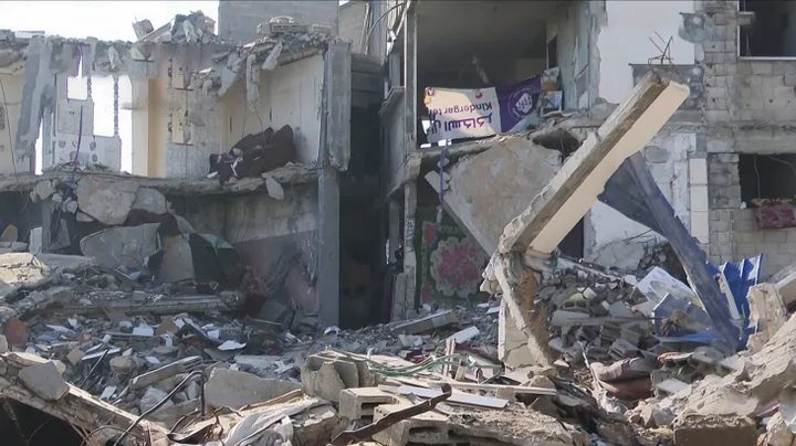 غزة.. قصف مدفعي وراء الخط الأصفر واسرائيل تغلق المعابر