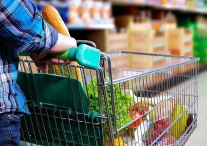 وزارة الاقتصاد الوطني تحذر من التهافت على شراء السلع: المخزون يكفي لستة أشهر