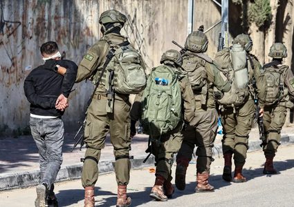 الاحتلال يعتقل 44 مواطنا من الضفة الغربية بينهم أطفال وأسرى محررون
