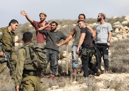 إصابة مواطنين باعتداء مستوطنين على المواطنين شرق طوباس