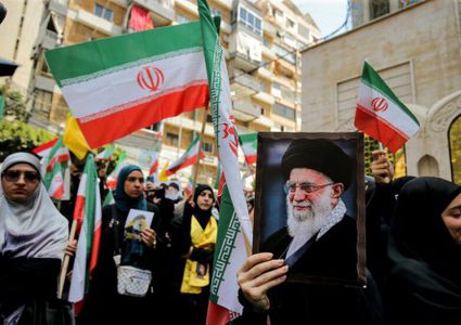 إيران ترجئ مراسم تشييع خامنئي في طهران