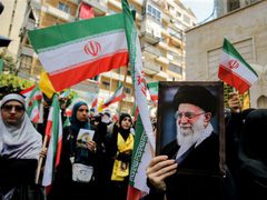 إيران ترجئ مراسم تشييع خامنئي في طهران