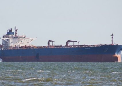 انخفاض حركة ناقلات النفط عبر مضيق هرمز بنحو 90%