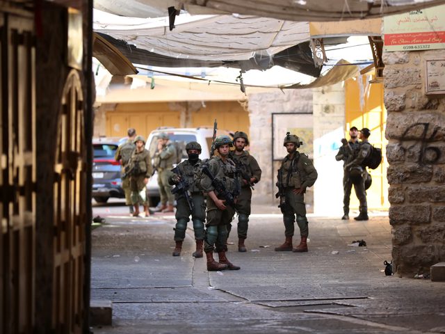 جيش الاحتلال يقتحم عشرات المدن والبلدات في الضفة الغربية