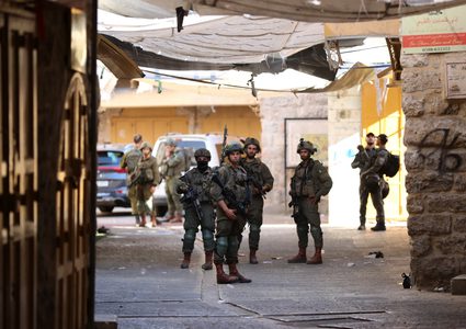 جيش الاحتلال يقتحم عشرات المدن والبلدات في الضفة الغربية