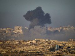 الاحتلال يواصل خروقاته وغارات جوية شرقي غزة ودير البلح