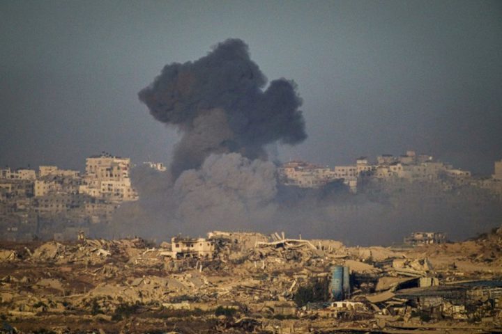 الاحتلال يواصل خروقاته وغارات جوية شرقي غزة ودير البلح