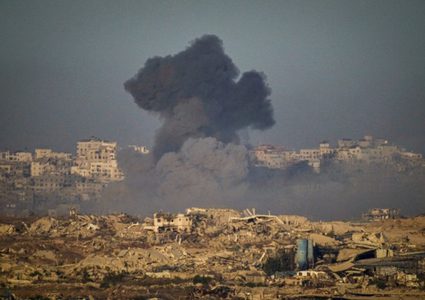 الاحتلال يواصل خروقاته وغارات جوية شرقي غزة ودير البلح