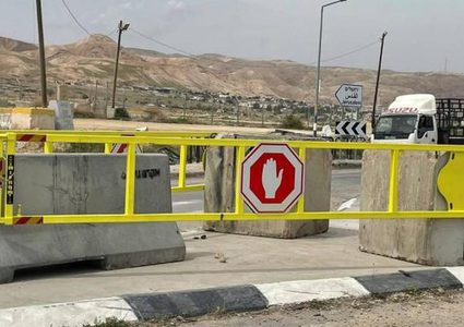 الاحتلال ينصب بوابة حديدية عند مدخل قريتي بردلة وكردلة بالأغوار الشمالية