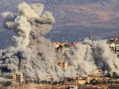 استشهاد ١٣ مواطنا اثر قصف على جنوب لبنان