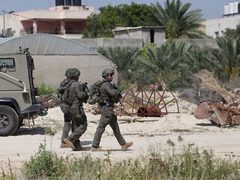 الاحتلال يدفع بمعدات عسكرية ثقيلة ومنازل متنقلة بين أريحا والعوجا