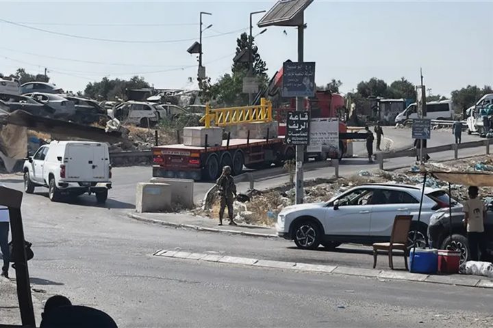 الاحتلال يغلق المدخل الشرقي لبلدة عناتا