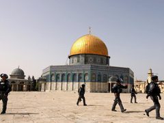 الاحتلال يواصل إغلاق المسجد الأقصى لليوم الثامن