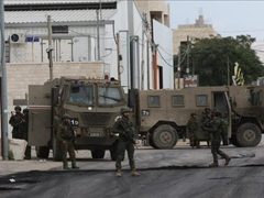 الاحتلال يداهم مسكن مواطن شرق طوباس