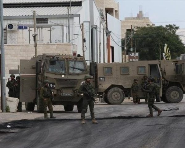 الاحتلال يداهم مسكن مواطن شرق طوباس