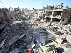 شهيد وغارات وقصف مدفعي وبحري على عديد المناطق في قطاع غزة